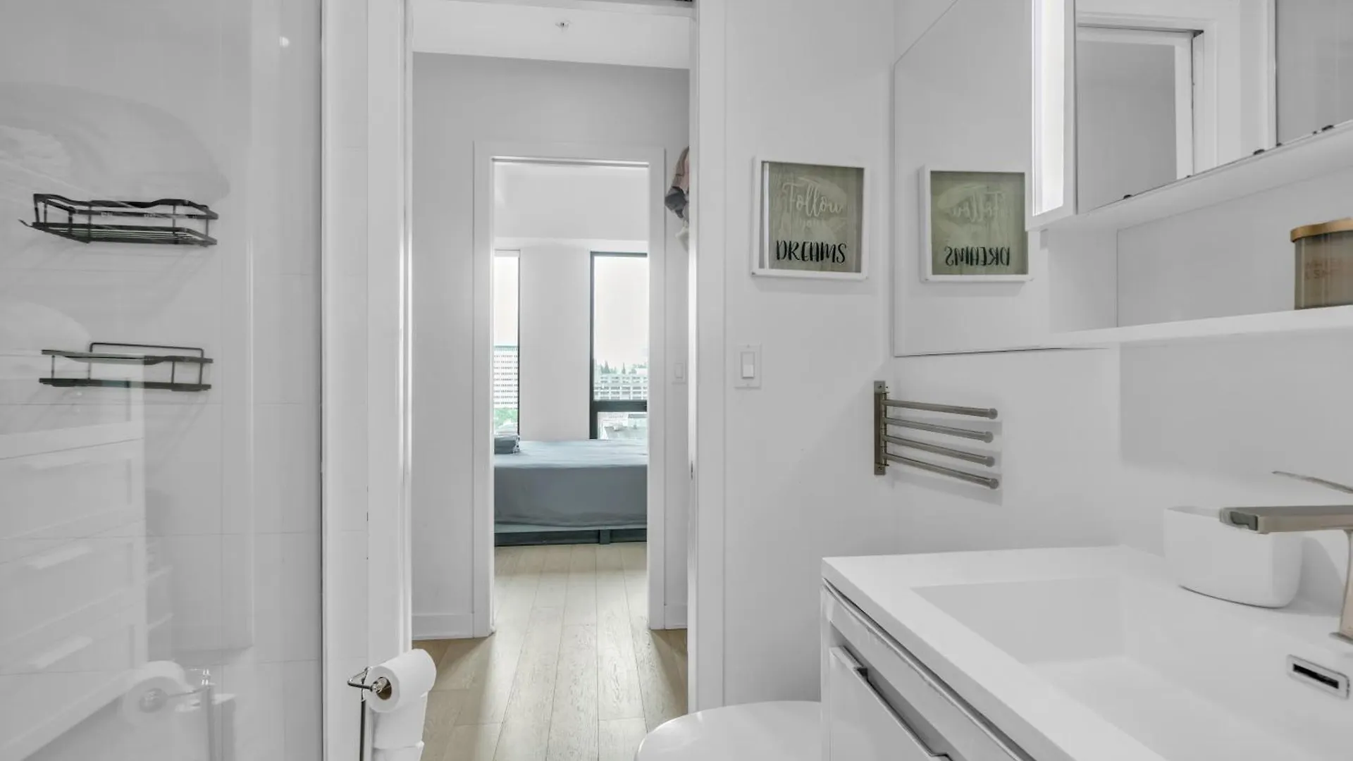 Luxurious Appartement Downtown Gym Sauna Pool Montreal