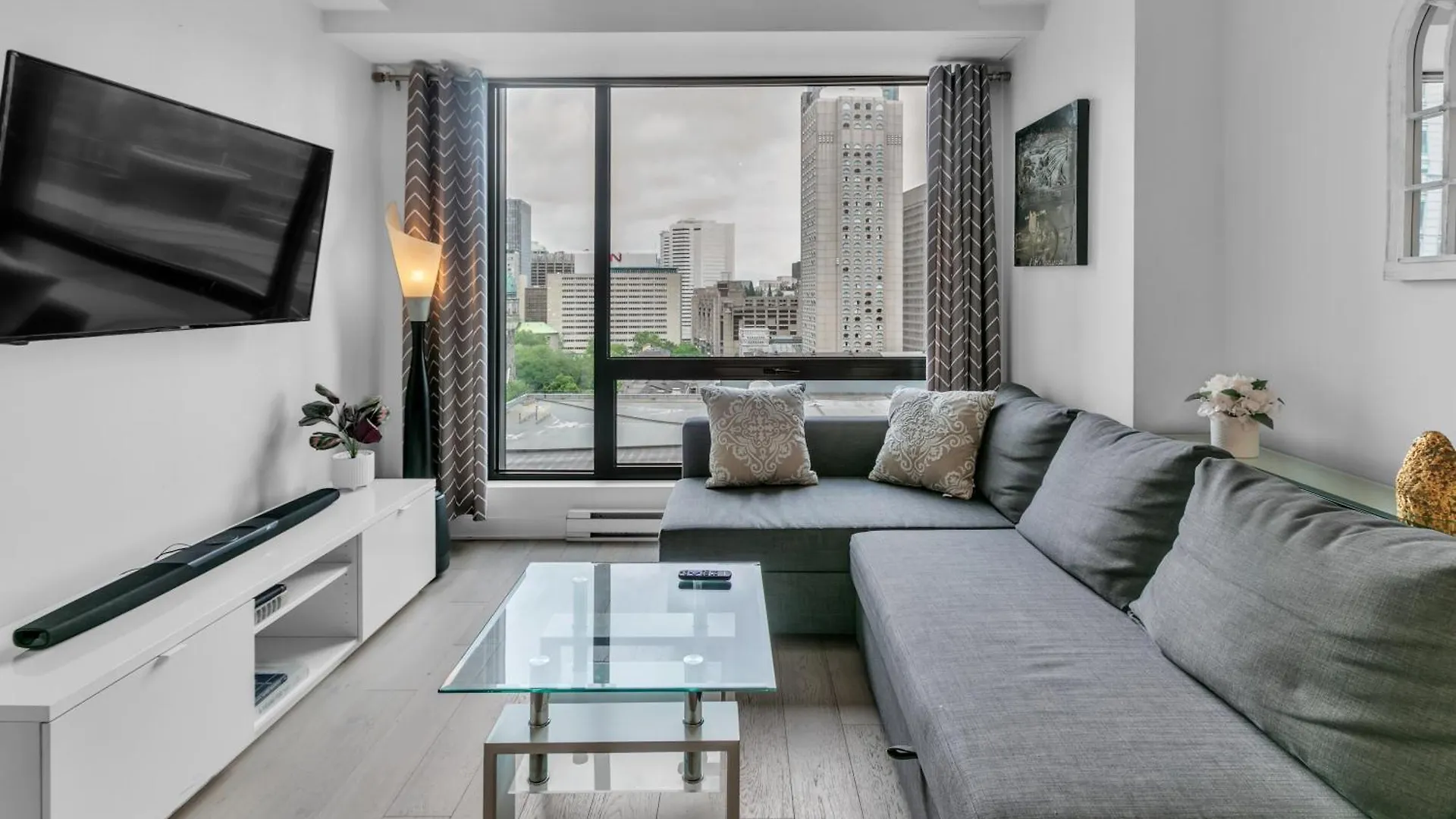 Luxurious Appartement Downtown Gym Sauna Pool Montreal